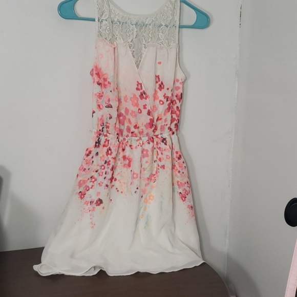 Candie's Dresses & Skirts - Cream floral print dress